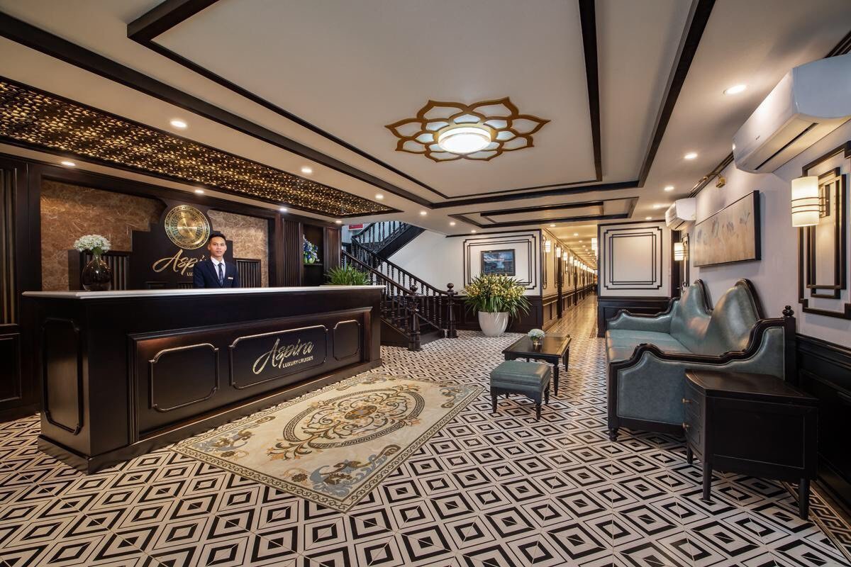 SINGLE JUNIOR SUITE WITH PRIVATE BALCONY AND BATHTUB