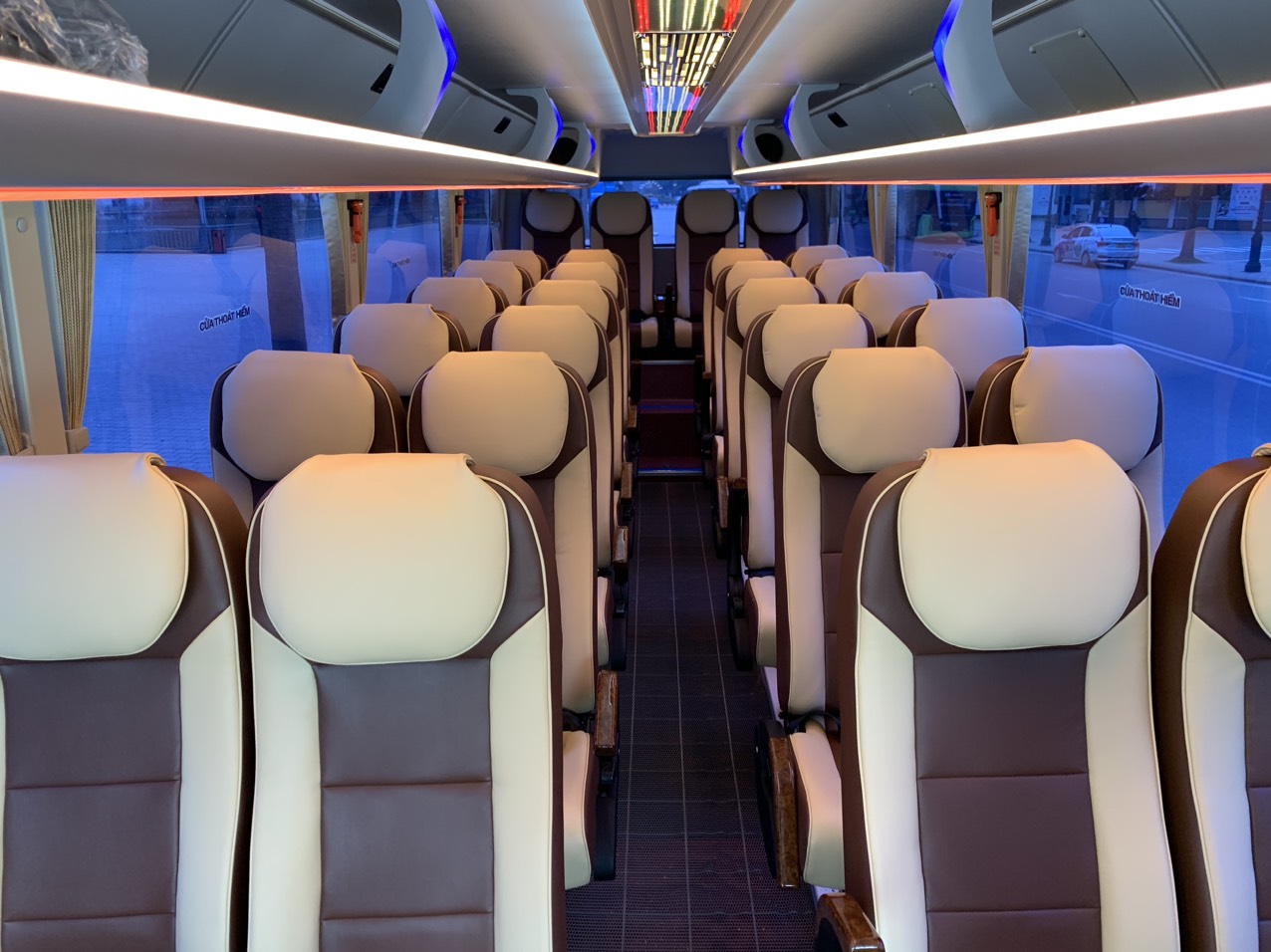 Transfer car to/ from Halong Bay